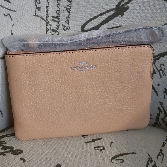 COACH Zip Wristlet In Faded Blush NWT - Picture 4 of 12
